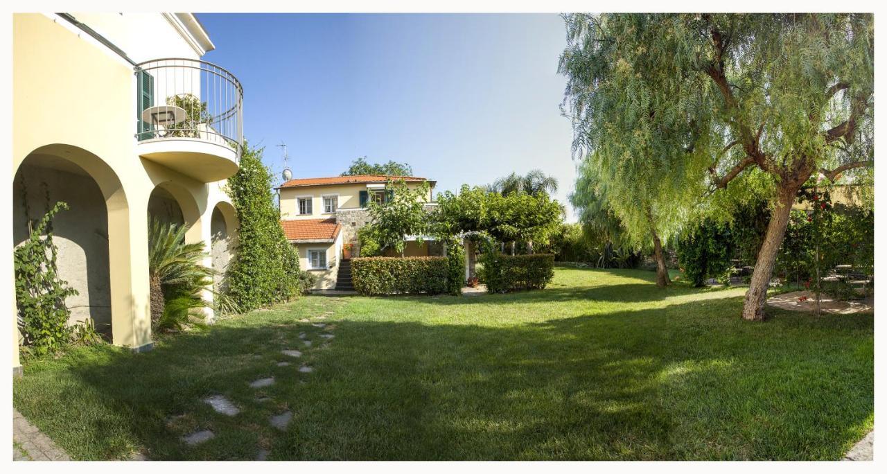 Casa Vacanze Nel Giardino Di Renzo Imperia Dış mekan fotoğraf