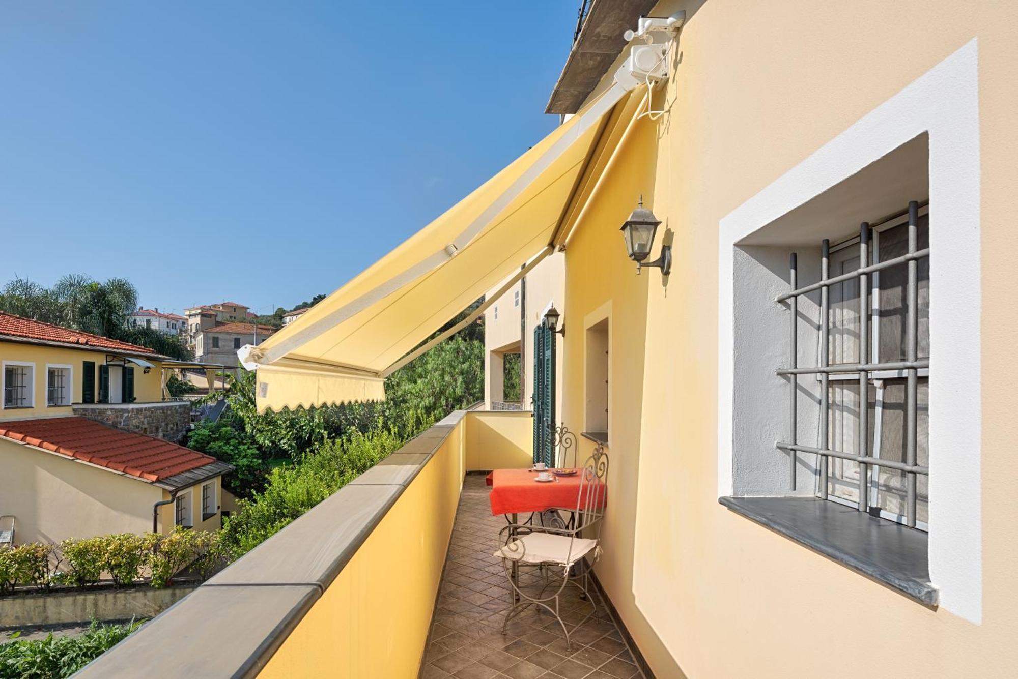 Casa Vacanze Nel Giardino Di Renzo Imperia Dış mekan fotoğraf